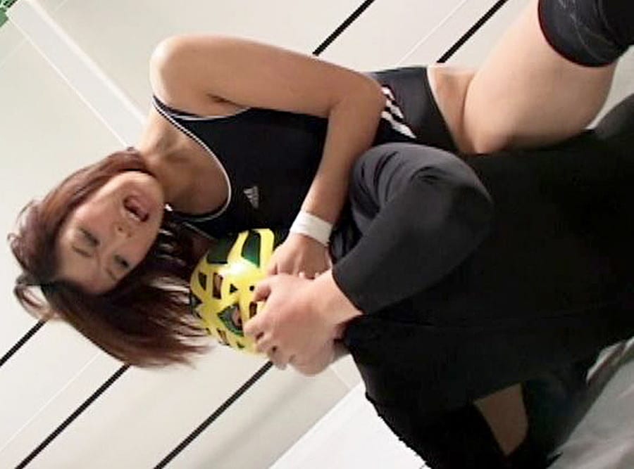 女子レスラーがプロレス技で男を攻める